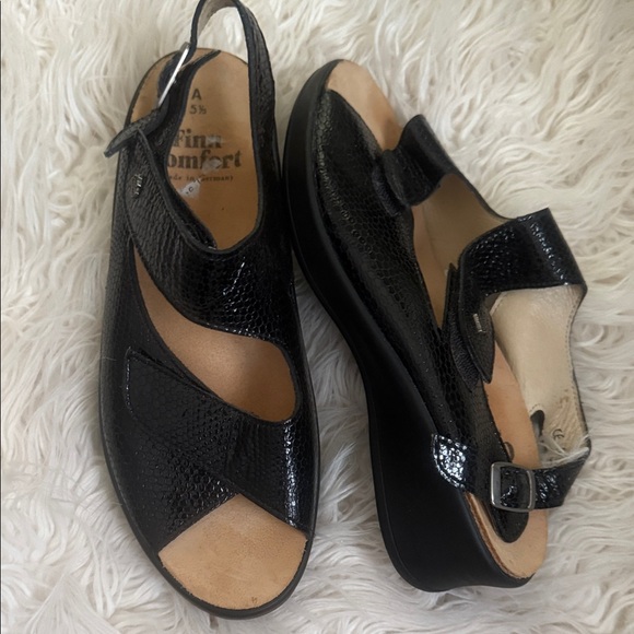 Finn Comfort Women's Shiny Black Sandals Sz 5.5 - Picture 1 of 6